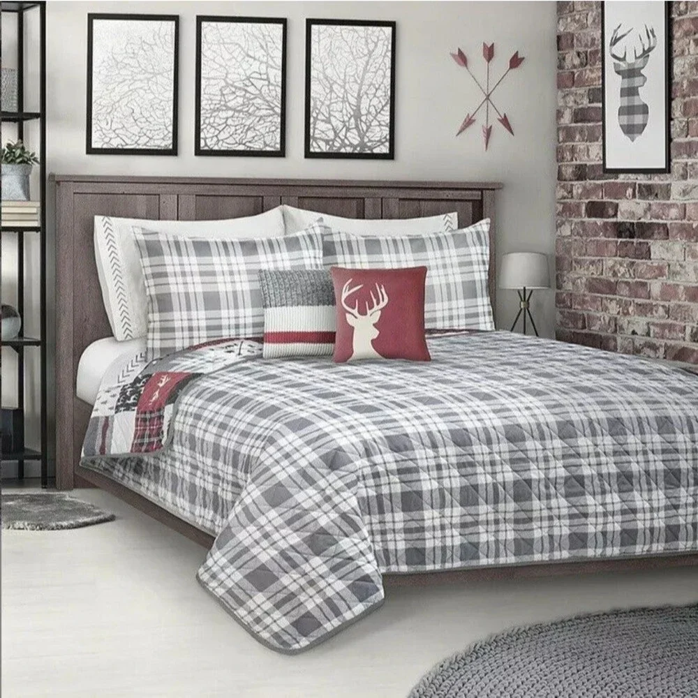 New Patchwork Reversible Printed Holiday Quilt 2 PC Set Twin Moose Bear Reindeer
